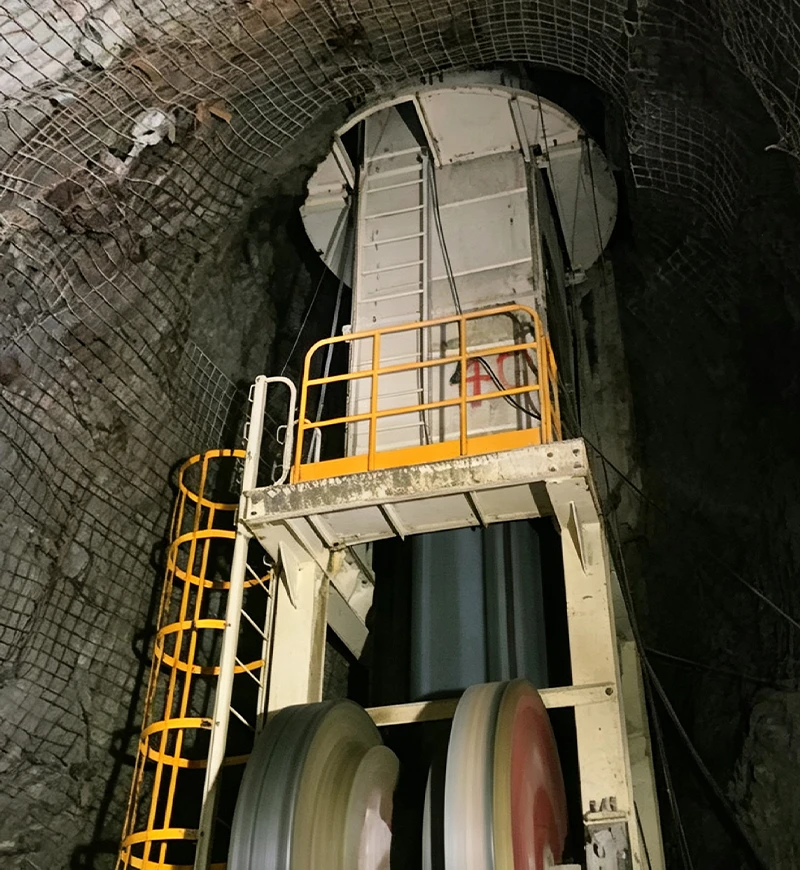 Steep angle conveyor solution