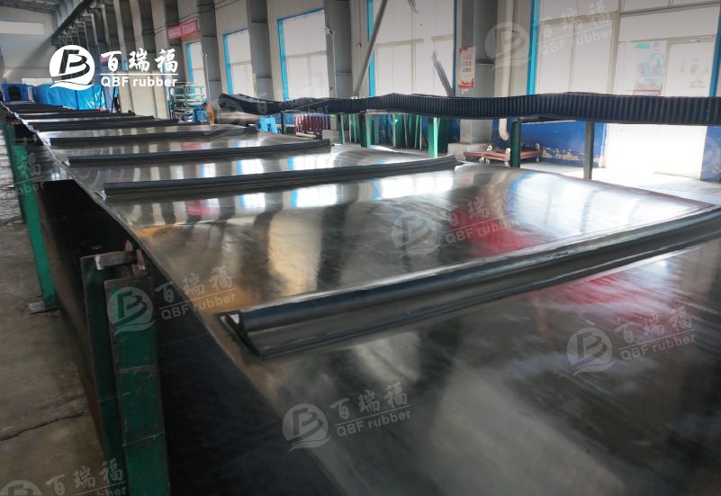 Cleated Conveyor Belt Cleated Conveyor Belt